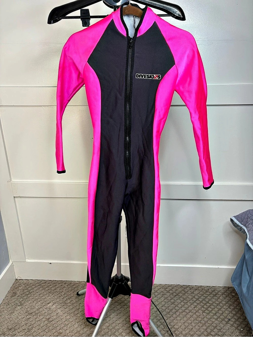 Diveskins by Oztex wetsuit Pink & Black Size Small Athletic Suit
